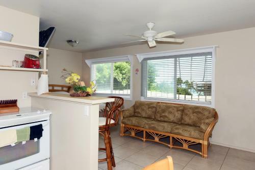 Lodge Waimanalo Beach Cottages