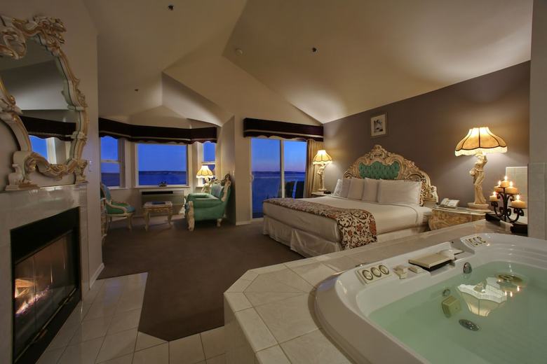 Hotel Tides Inn