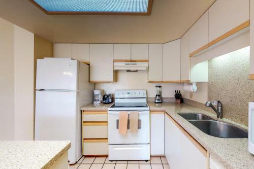 Maui Banyan Q203a & Q203b