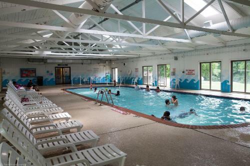 Circle M Camping Resort Screened Park Model 27