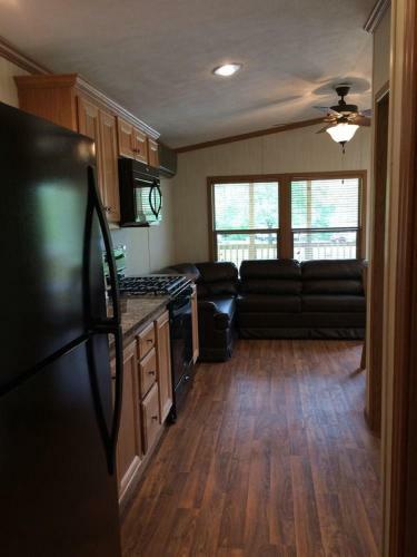 Circle M Camping Resort Screened Park Model 27
