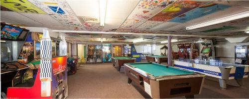 Circle M Camping Resort Screened Park Model 27