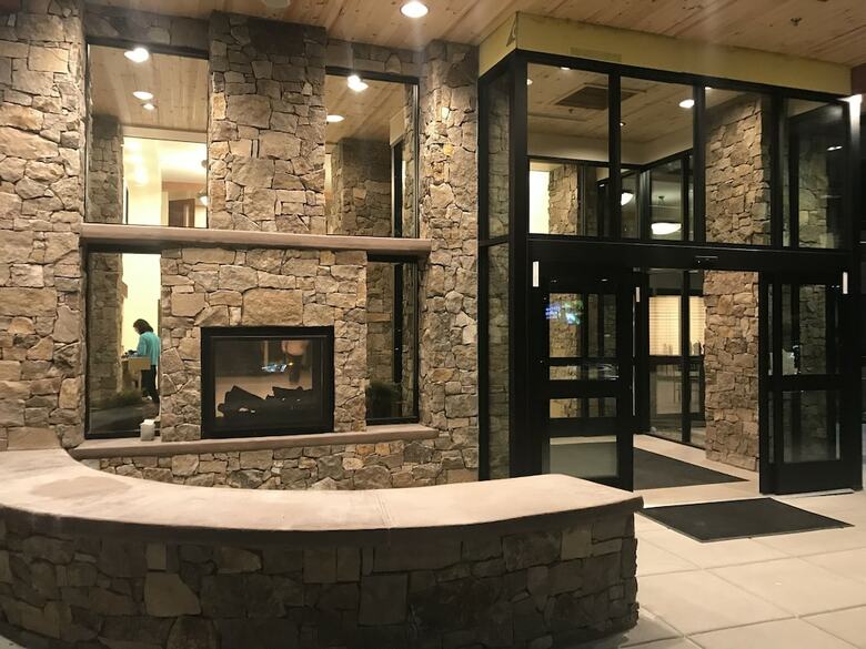 Hotel Red Feather Lodge
