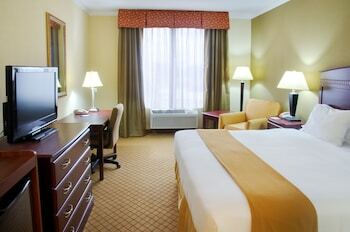 Holiday Inn Express Hotel & Suites Winnie