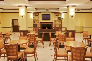 Holiday Inn Express Hotel & Suites Winnie
