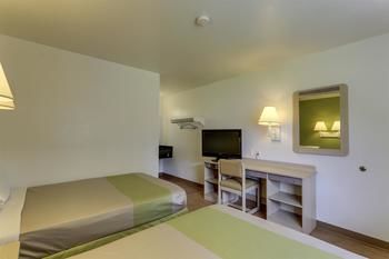 Motel 6 Baton Rouge - Port Allen