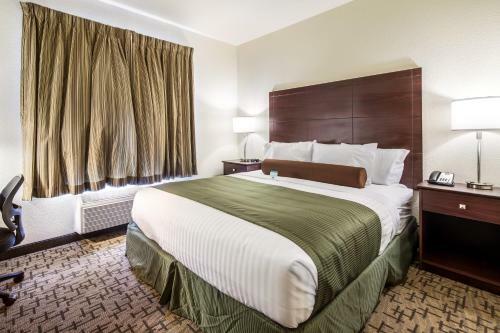 Cobblestone Hotel And Suites Victor