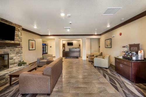 Cobblestone Hotel And Suites Victor