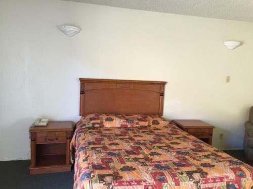 Golden Hills Motel