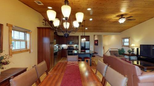 Truckee Meadows Golf Course Vacation Home - 3br/2.5ba
