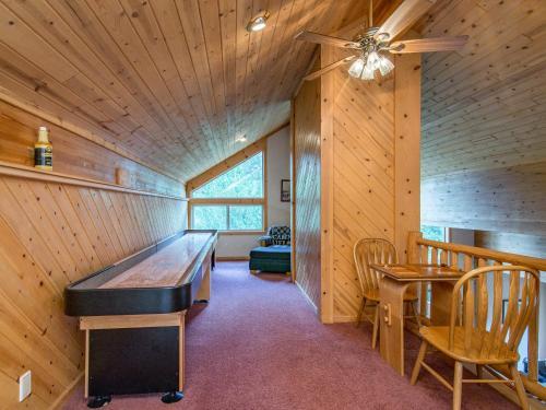 11454 Chalet Rd Home