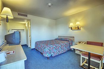 Motel 6 Columbus East