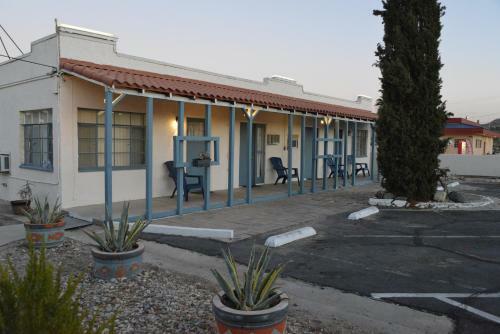 Posada Mojave Trails Inn And Suites