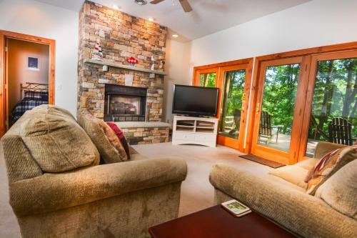 Commander's Quarters Five-bedroom Holiday Home