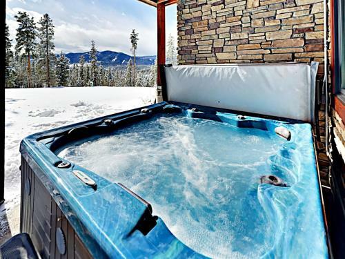 ?hemlock Hideaway? W/ Big Deck & Stunning Views Home