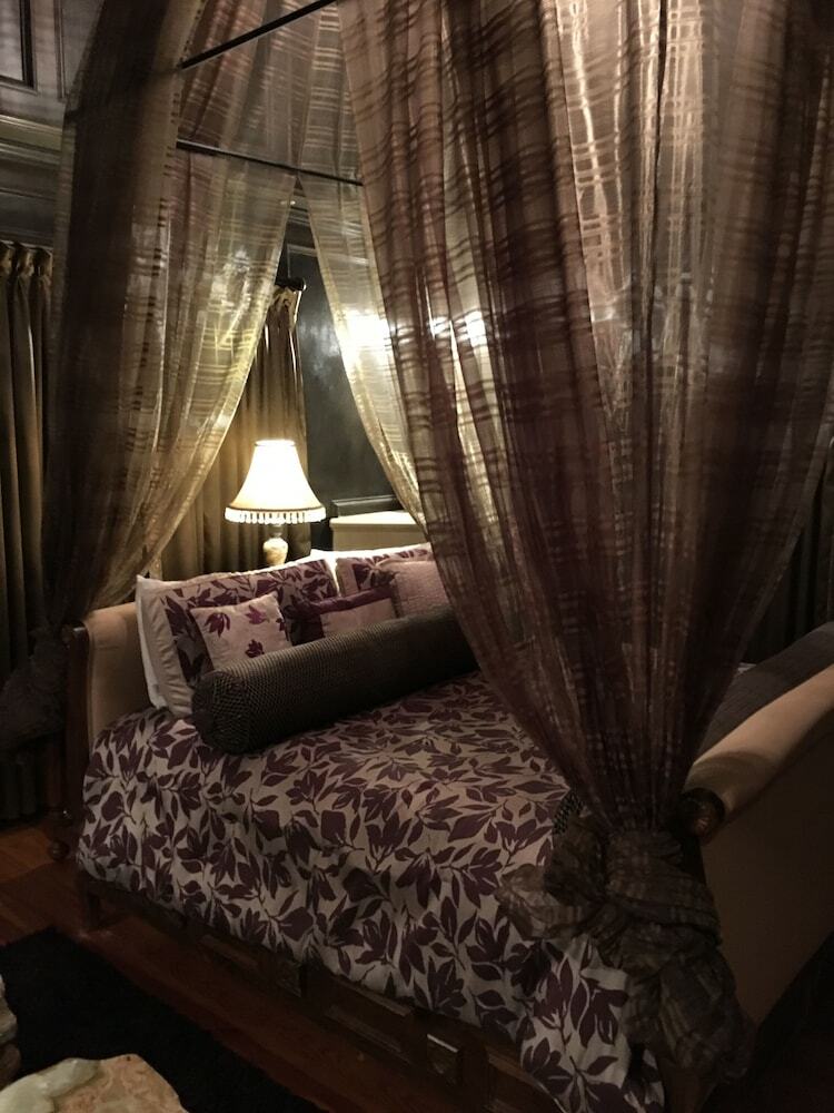 The Campbell Hotel