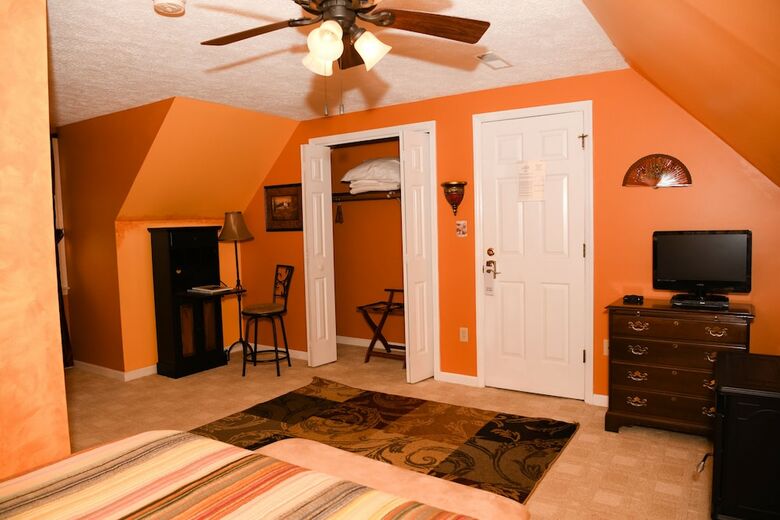 Bed & Breakfast Clay Corner Inn