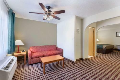 Motel Econolodge Inn & Suites
