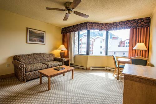 The Grand Lodge Hotel And Suites