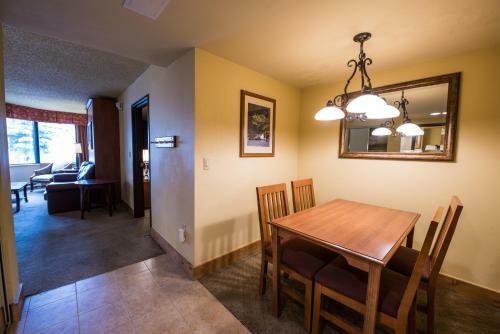 The Grand Lodge Hotel And Suites