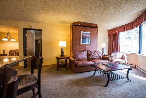 The Grand Lodge Hotel And Suites