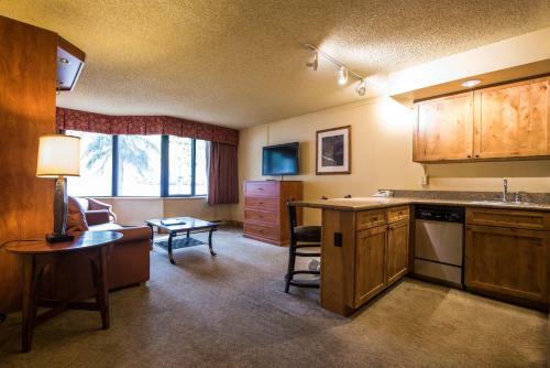 The Grand Lodge Hotel And Suites