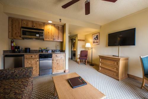 The Grand Lodge Hotel And Suites