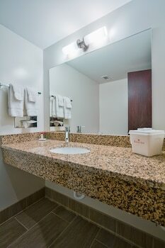 Ramada Columbus Hotel And Conference Center