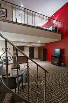 Ramada Columbus Hotel And Conference Center