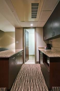 Ramada Columbus Hotel And Conference Center