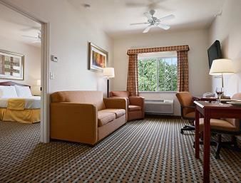 Hotel Days Inn And Suites Columbus East