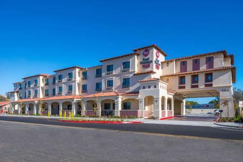 Best Western Plus Temecula Wine Country Hotel & Suites