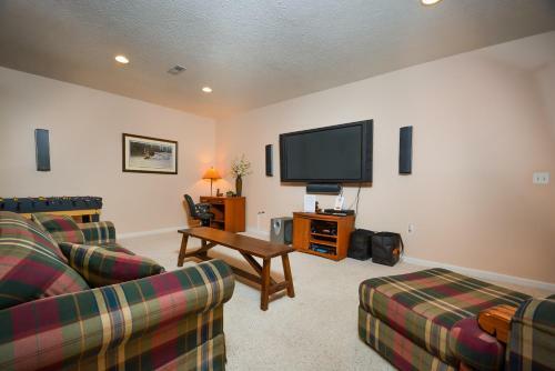 Memory Lane Four-bedroom Holiday Home