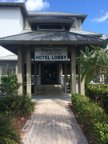 Hotel Pirate's Cove Resort And Marina - Stuart