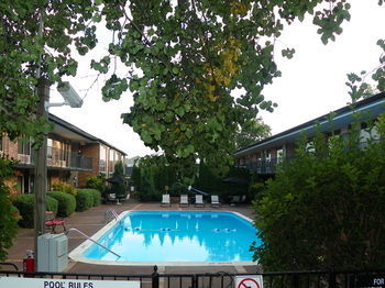 Hotel Lafayette Garden Inn