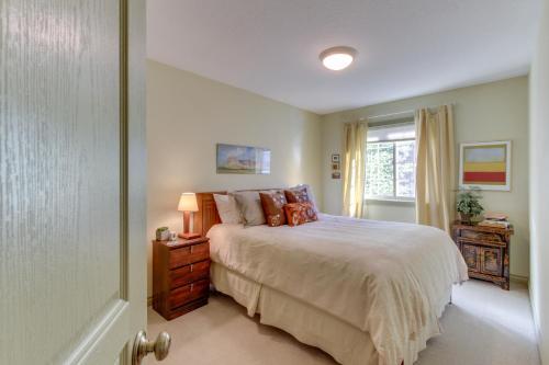 Shanti River House - Near La Pine State Park