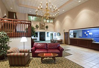 Holiday Inn Express Hotel & Suites Findlay
