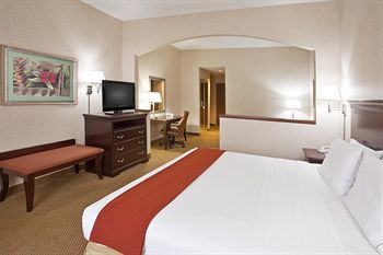 Holiday Inn Express Hotel & Suites Findlay