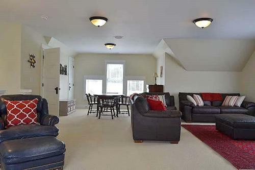 Rainbows End Four-bedroom Home