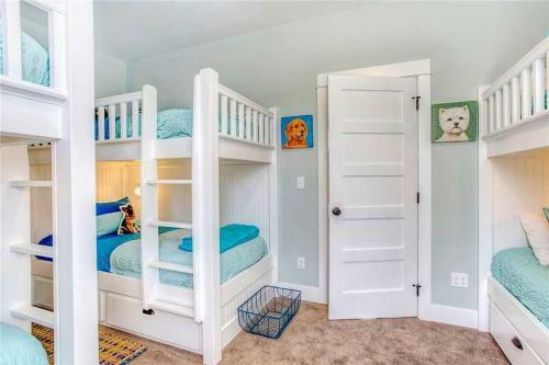 Ocean Tailsfour-bedroom Home