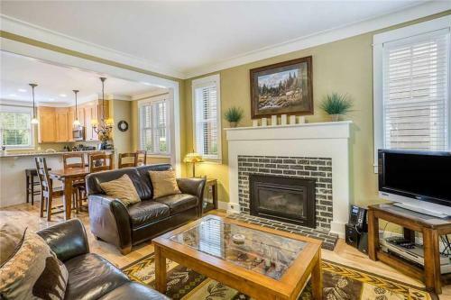 Into The Woods Three-bedroom Home
