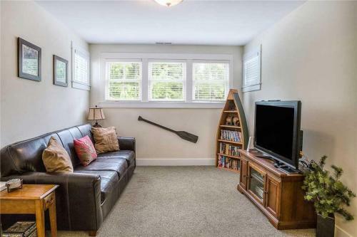 Into The Woods Three-bedroom Home