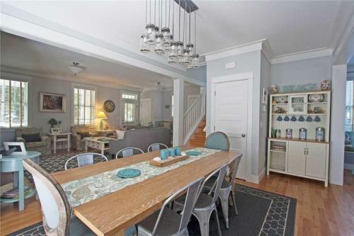 Ggs Grotto Four-bedroom Home