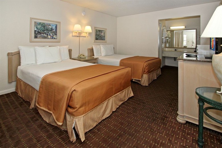 Hotel Super 8 Kissimmee Suites