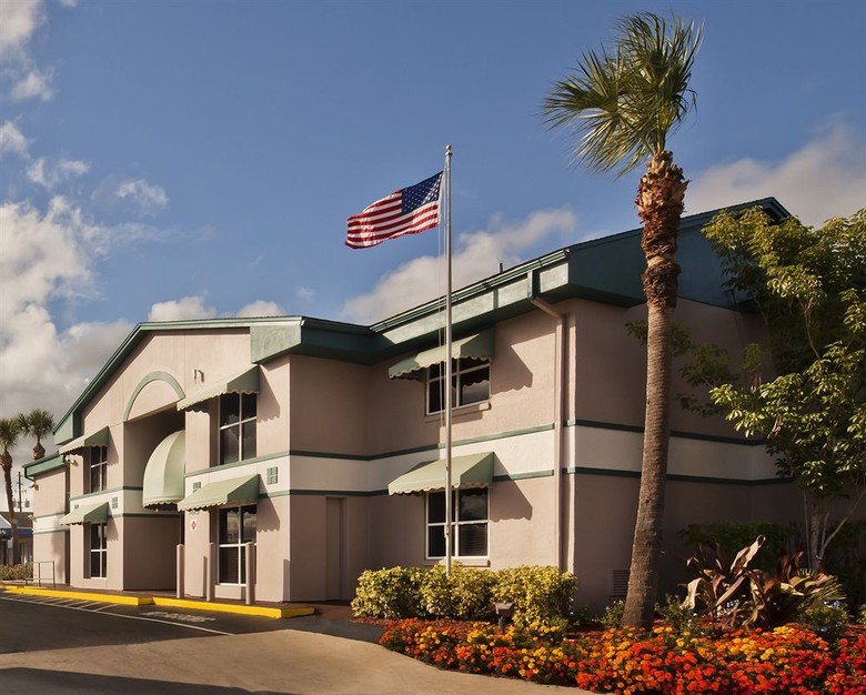 Hotel Super 8 Kissimmee Suites