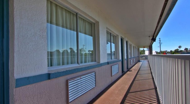 Hotel Super 8 Kissimmee Suites