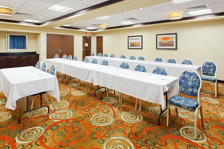 Holiday Inn Express Hotel & Suites Cordele North