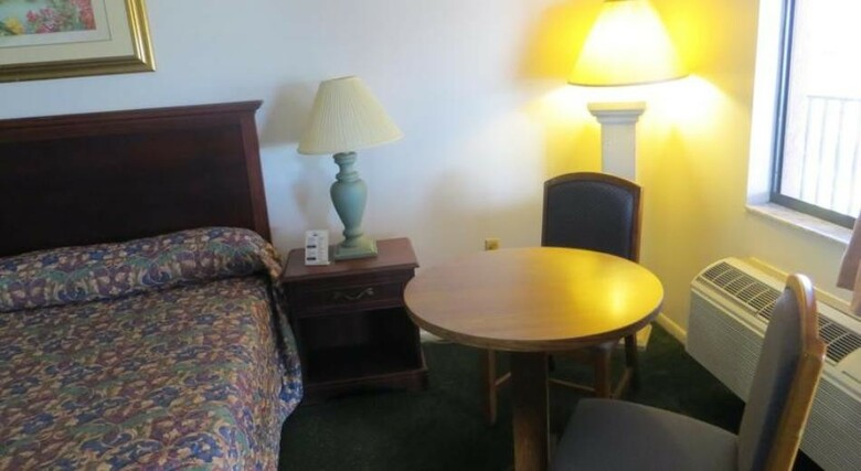 Magic Castle Inn & Suites Motel