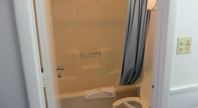 Magic Castle Inn & Suites Motel