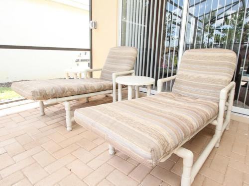 Comrow Villa 7739